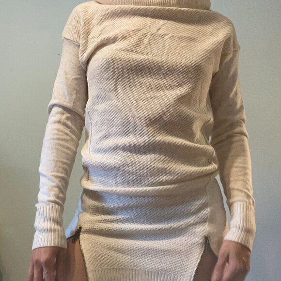 Knit dress with front side zips - Picture 3 of 6